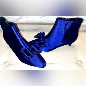 Brand new catos Blue Satin Bow Accent Women's Ankle Boots kitten heels 9
